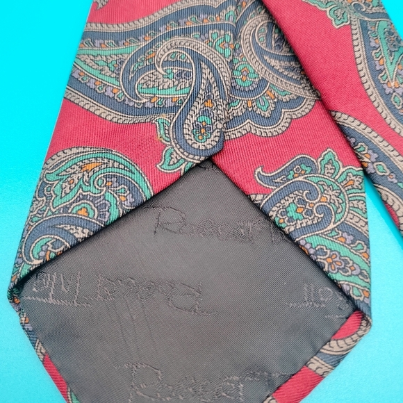 Robert Talbott Men's Silk Necktie Tie Red Paisley Handsewn Made in USA Classic T - Picture 3 of 7